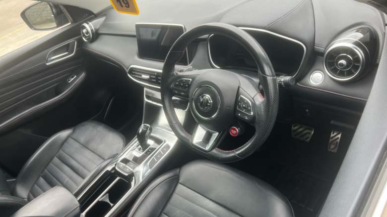 MG Hs 1.5 T-GDI Exclusive 5dr DCT Petrol Hatchback